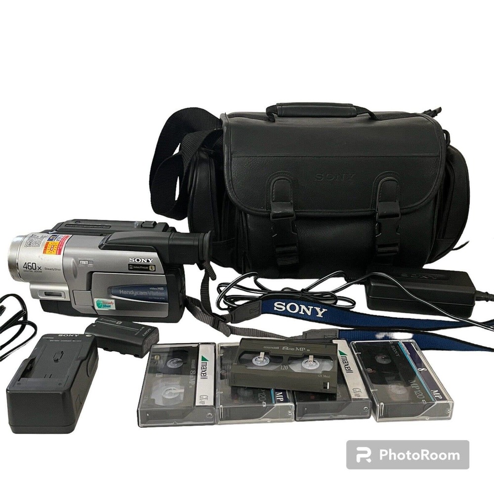 Sony Handycam CCD-TRV68 Hi8 Camcorder Batt ,Bag, Charger,Cord 2 TAPES, TESTED
